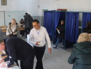 Romanya’da halk cumhurbaşkanlığı seçimi için sandık başında