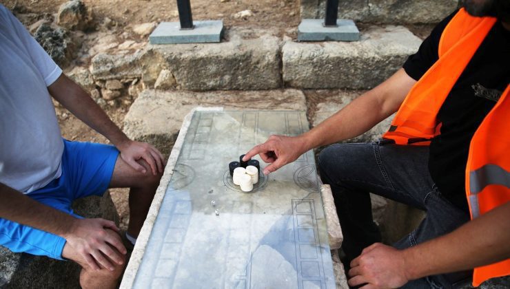Roma tavlası oyunu Alanya’daki Syedra Antik Kenti’nde yaşatılıyor