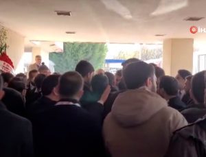 Saadet Partisi kongresinde delegeler arasında arbede