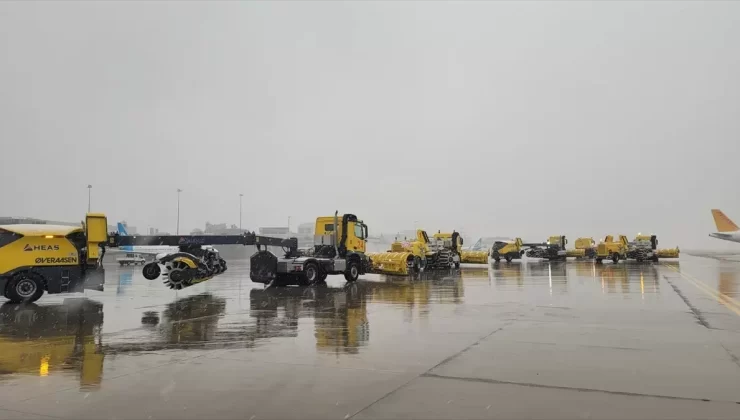 Sabiha Gökçen Havalimanı’nda Kar Yağışı