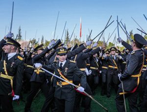 Sadece teğmenler değil: Sıralı komutanlara da ihraç talebi
