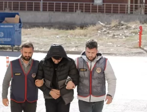 Sahte Asker Buluşma Yerinde Yakalandı