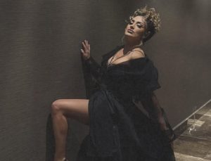 Şarkıcı Dilan Çıtak’tan dekolteli kıyafet yorumu: “Güzel kadın giymeli”