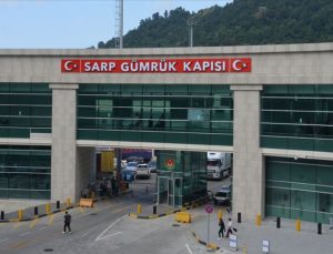 Sarp Sınır Kapısı’nda tır geçişleri rekor kırıldı