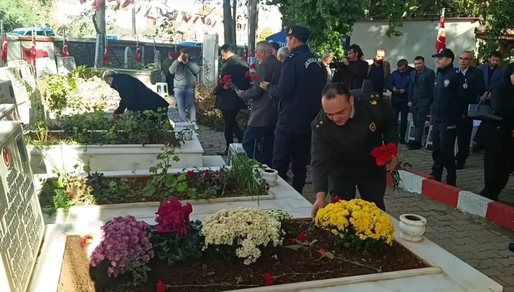 Şehit Uzman Onbaşı Bünyamin Çabuk, Adana’daki kabri başında anıldı