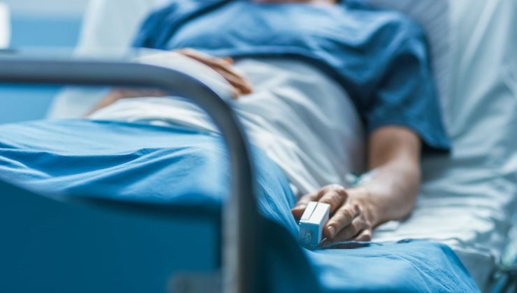 Sekiz yaşlı hastasını öldüren doktor, cinayetleri örtbas etmek için evlerini ateşe vermiş