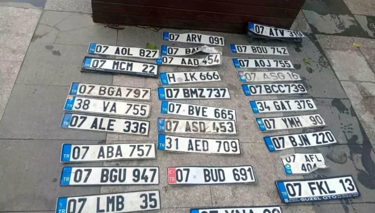 Serik’te Sağanak Yağış Araç Sahiplerini Zor Duruma Soktu