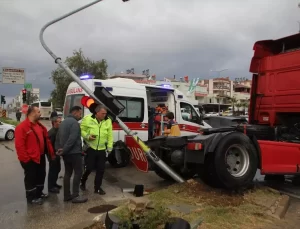 Serik’te Tır Çarpışması: 1 Yaralı