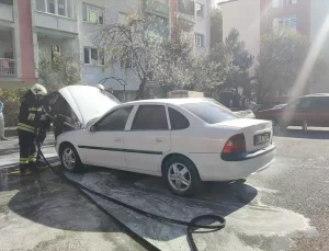 Seydişehir’de Park Halindeki Araç Yandı