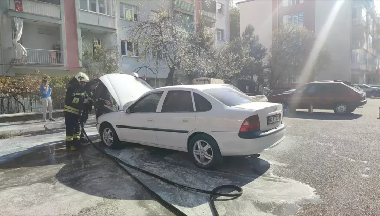 Seydişehir’de Park Halindeki Araç Yandı