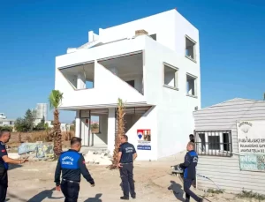 Seyhan’da Kaçak Yapılar Yıkıldı