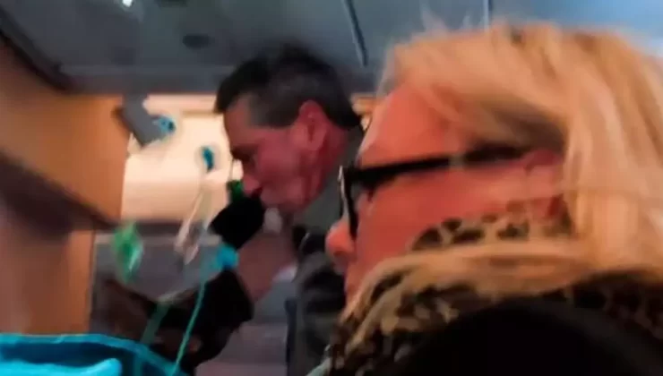 Şiddetli türbülansa giren uçakta yolcular tavana çarptı