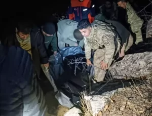 Siirt’te Otomobil Kazası: Öğretmen Hayatını Kaybetti, İki Kişi Ağır Yaralandı