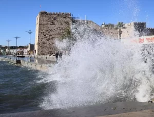 Sinop’ta Fırtına: Dalgalar Yükseldi