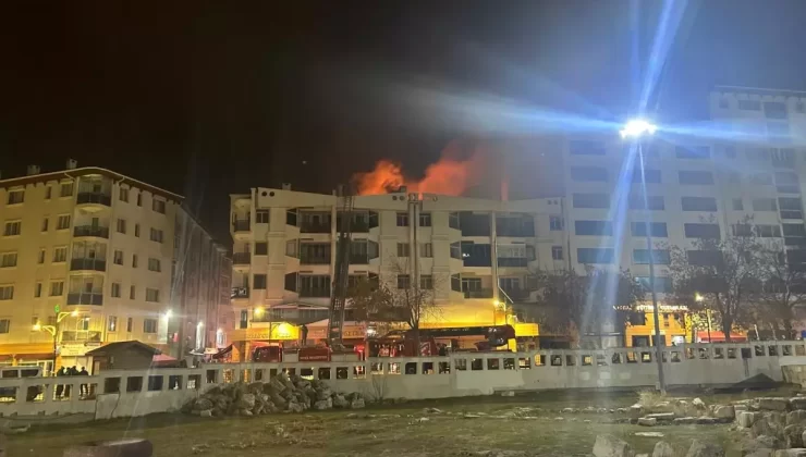 Sivas’ta Çatıda Çıkan Yangın Söndürüldü