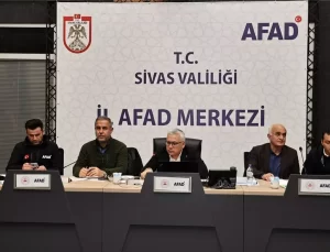 Sivas’ta Kar ve Tipi 829 Köy Yolunu Kapattı