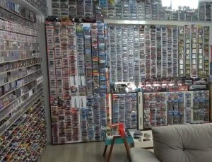 Sivas’ta sigara yerine 33 yıl boyunca oyuncak araba aldı