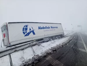 Sivas’ta Tır Kazası: Sürücü Yaralandı