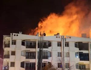 Sivas’ta Yangında Ölen Öğretmenin Cenazesi Defnedildi