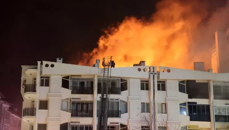 Sivas’ta Yangında Ölen Öğretmenin Cenazesi Defnedildi