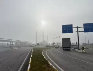 Sivas’ta Yoğun Sis Trafiği Olumsuz Etkiledi