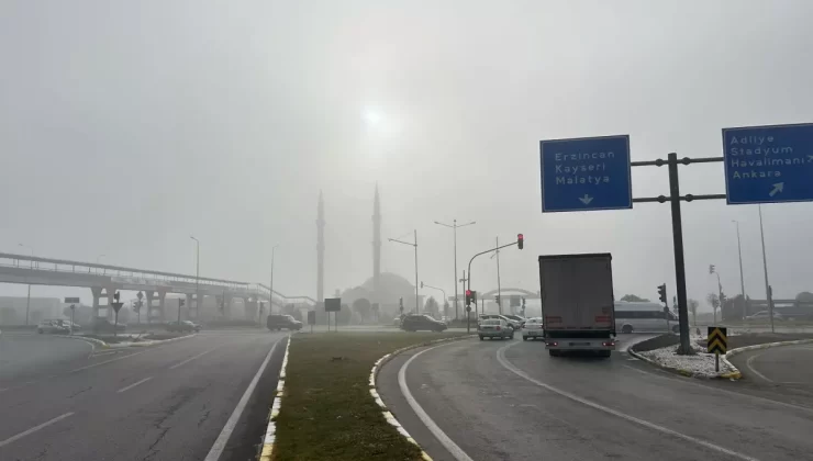 Sivas’ta Yoğun Sis Trafiği Olumsuz Etkiledi