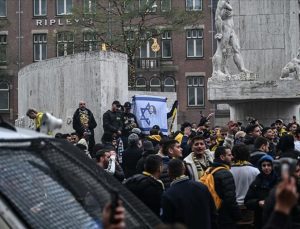 Sky News, İsrailli taraftarların ırkçı slogan attığı görüntüleri kaldırdı