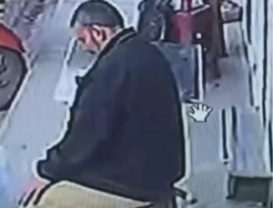 Sokak Kedisi, Dürümü Kaptı!