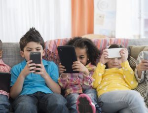 Sosyal medyaya yaş sınırı yolda