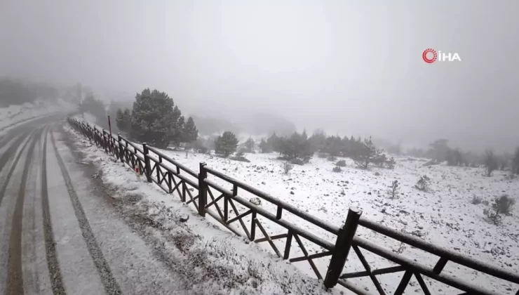 Spil Dağı’na İlk Kar Düştü