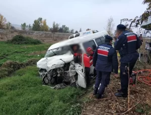Susurluk’ta Zincirleme Kaza: Bir Kişi Sıkışarak Yaralandı