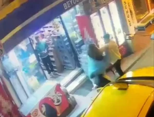 Taksim’de Alkolle Dolaşan Kadın Kaos Yarattı