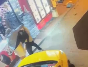 Taksim’de Alkolün Etkisiyle Saldırganlık: ABD’li Kadın Gözaltına Alındı