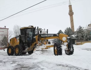 Talas’ta Kar Temizleme Çalışmaları Devam Ediyor