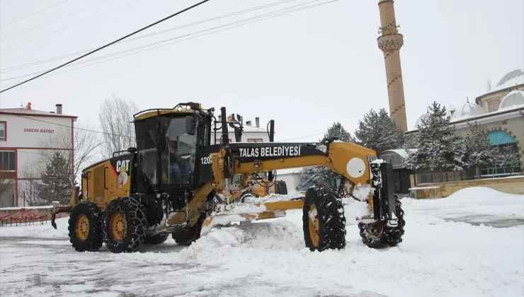 Talas’ta Kar Temizleme Çalışmaları Devam Ediyor