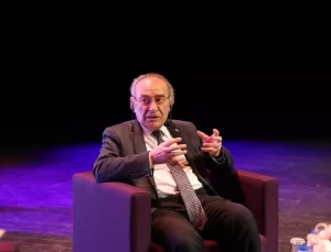 Tarhan, Gençlerle Sınav ve Kariyer Konferansında Buluştu