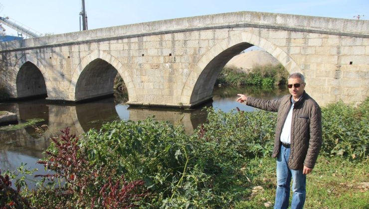 Tarihi köprü 50 metre yer değiştirdi