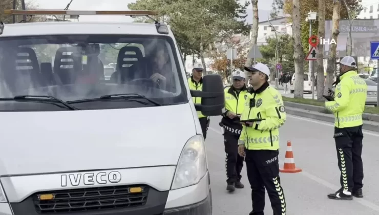 Tatvan’da Kış Lastiği Denetimi Başladı