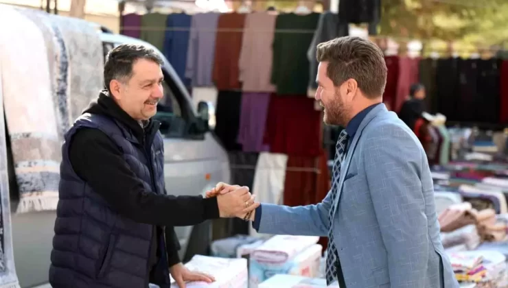 Tavas Belediye Başkanı Kadir Tatık, Perşembe Pazarında Halkla Buluştu