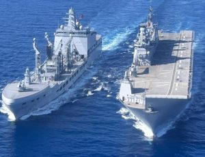 TCG Anadolu ile TCG Derya, ilk kez denizde akaryakıt ve katı yük ikmali yaptı