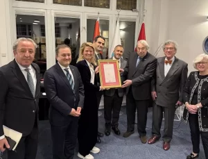 Testa Ailesine Tarihi Güven Mektubu Takdim edildi