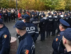Tiran’da Yolsuzluk İddialarına Protesto