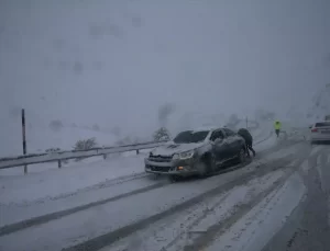 Tokat’ta Kar Yağışı Ulaşımı Aksattı