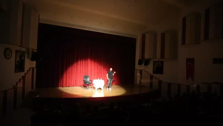 Tokat’ta Tek Kişilik Stand Up Gösterisi