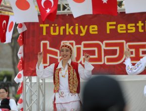 Tokyo’da Türkiye Festivali yapıldı: Japonlar halay çekti
