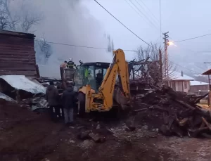 Tosya’da Yangın: 1 Yaralı, 2 Kişi Kayıp