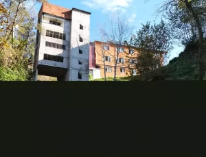 Trabzon’da Tünel Üzerine İnşa Edilen Kur’an Kursu Tuhaf Karşılandı