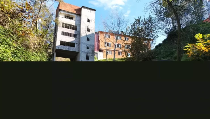 Trabzon’da Tünel Üzerine İnşa Edilen Kur’an Kursu Tuhaf Karşılandı