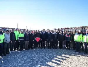 Traktör Sürücülerine Reflektör ve Tepe Lambası Dağıtıldı