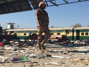 Tren istasyonundaki bombalı saldırı Pakistan’da 24 can aldı, 44 kişi yaralandı